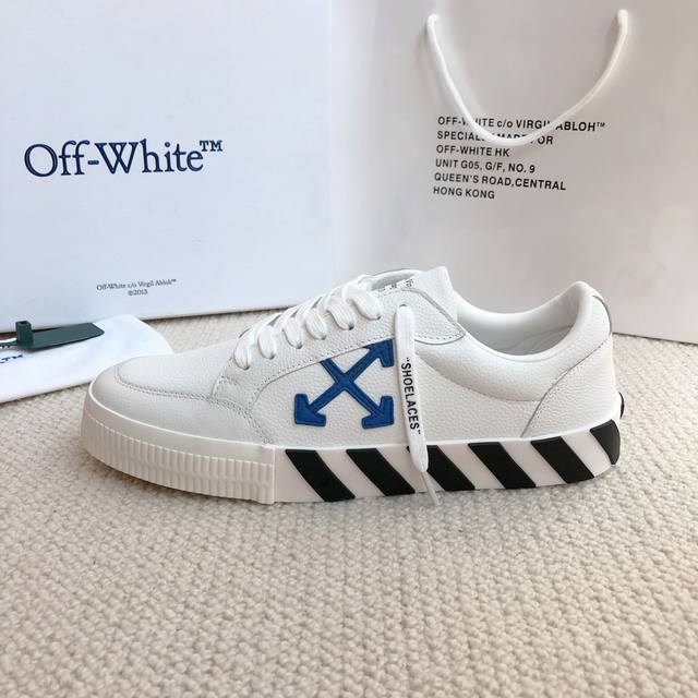 工厂价： Off White新品上新 情侣款 Off White新品上新 潮牌箭头斑马线大底，官网同步现货供应off White经典十字标撞色标志潮范十足，是经